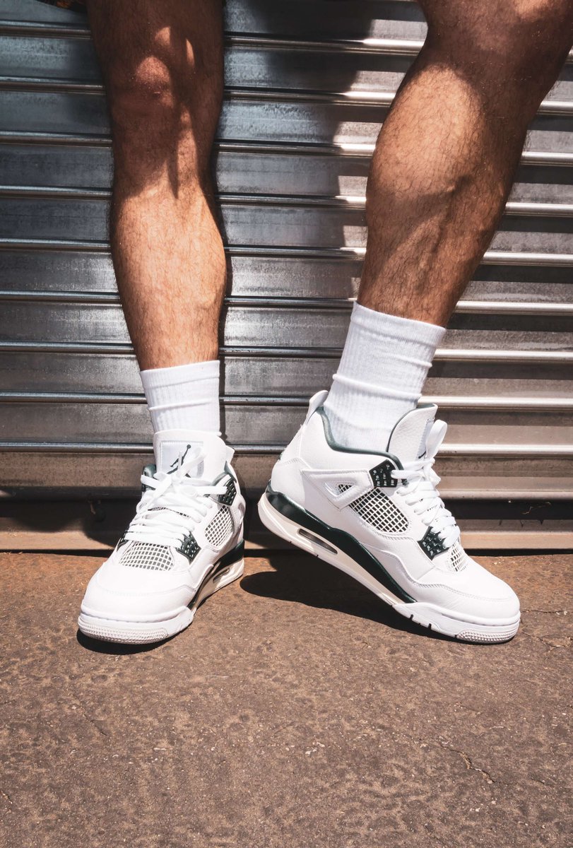 Shiekh's tweet image. Step into a classic!
Jordan 4 Retro 'Oxidized Green'
Drops in 15 min!

Shop online, pick up in-store 
Men: shiekh.com/jordan-air-jor…
Grade-School: shiekh.com/jordan-grade-s…
#Jordan4 #SneakerRelease #CoppedatShiekh