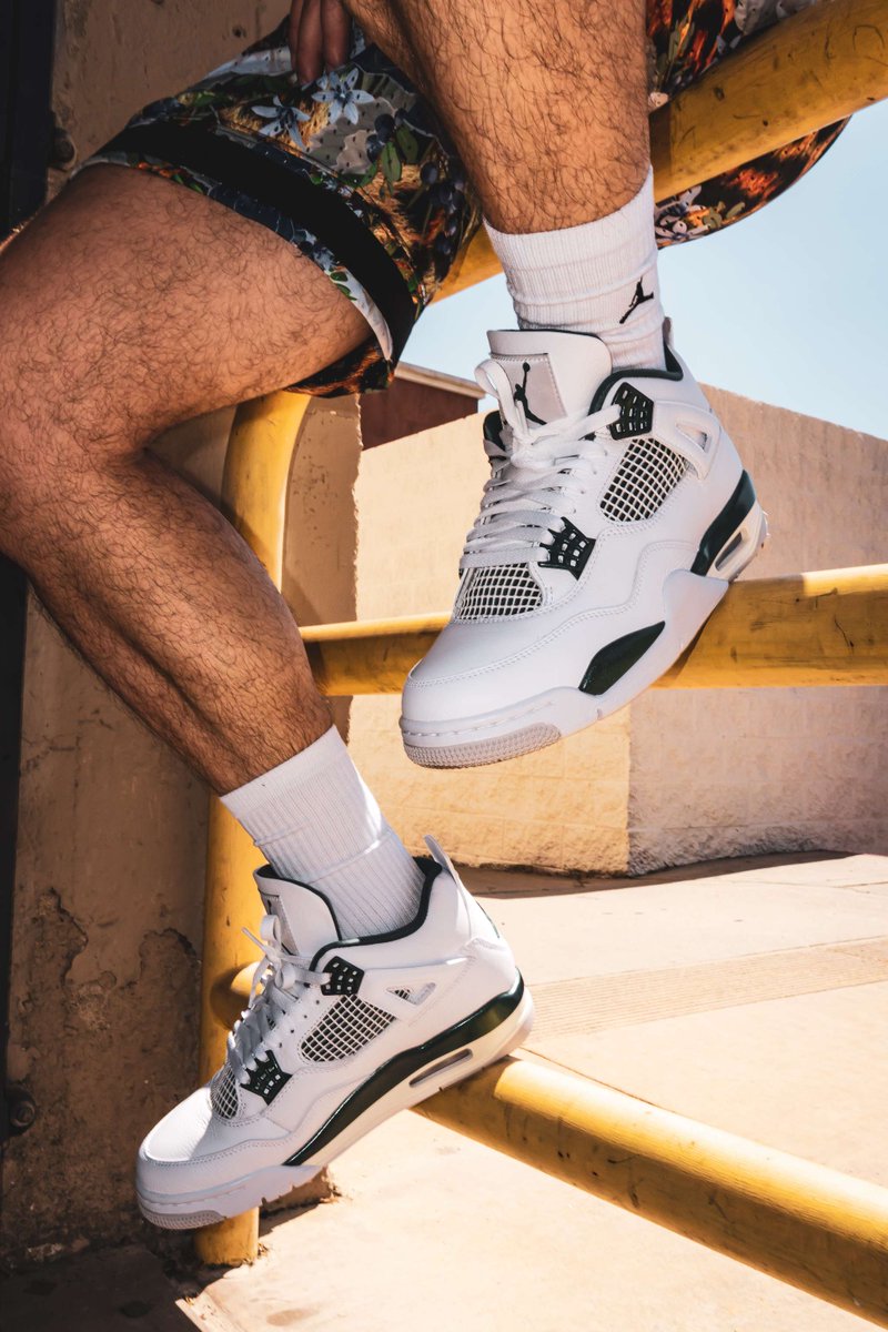 Shiekh's tweet image. Step into a classic!
Jordan 4 Retro 'Oxidized Green'
Drops in 15 min!

Shop online, pick up in-store 
Men: shiekh.com/jordan-air-jor…
Grade-School: shiekh.com/jordan-grade-s…
#Jordan4 #SneakerRelease #CoppedatShiekh