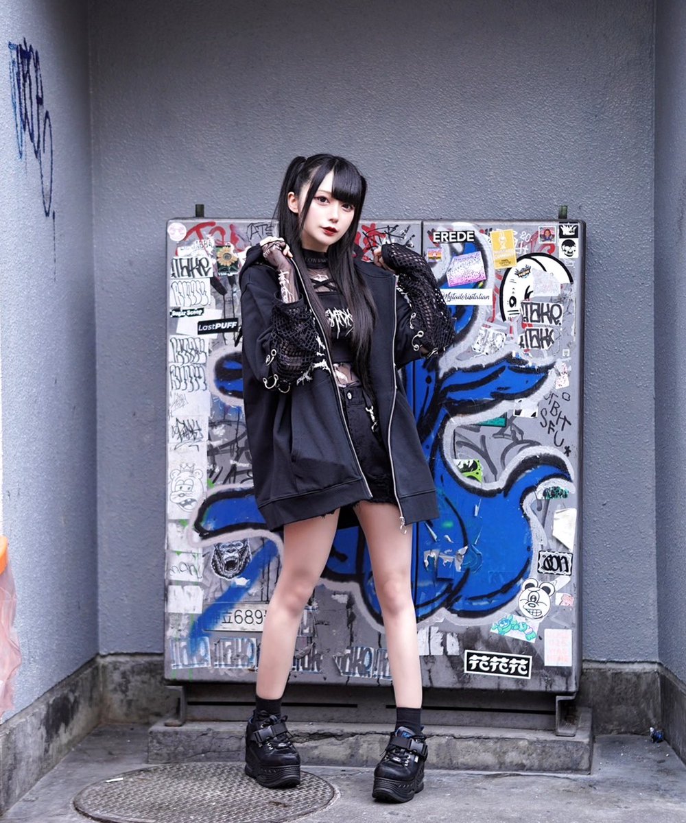 DEVILデザインセパレートスリーブZIPパーカー ¥17,380 タトゥーシアー