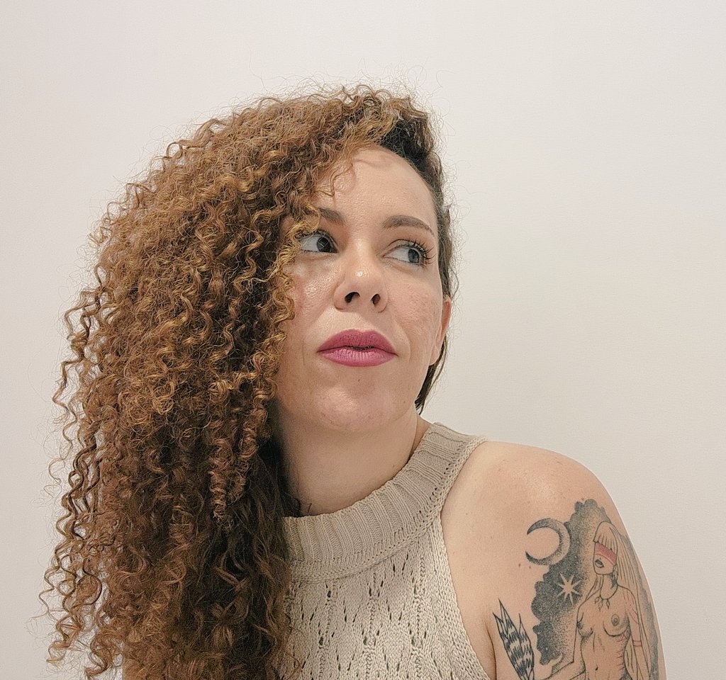 Há quem diga que quem ouve rap é burro. Compreensível,  as pessoas só conseguem alcançar aquilo que elas intelectualmente desenvolvem, nem todos serão aptos, para esses, eu desejo progresso, pq na real, é um saco dividir o planeta com gente bitolada e escrota.