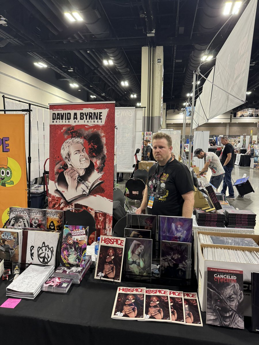 Photo shoot at Heroes Con. Artist Alley 2123, I will happily pose for you too…if you buy a book😘
