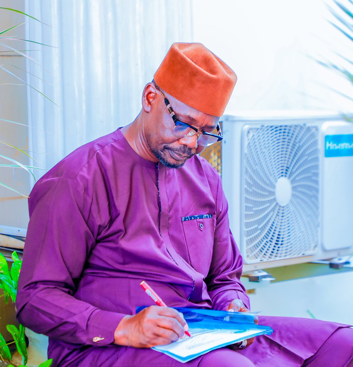 RetsonTedheke01's tweet photo. #Agbatoken: My Governor @GovNasarawa, His Excellency Engr AA Sule Believes @NasarawaGovt Must and Should Utilize All Available Resources to Mobilize Smallholder Farmers in Nasarawa State into Real Rural Agricultural Productivity and He Sees @agbatoken as a Particularly interesting Preposition coming From @NFGCSFarmEstate in Ga'ate, Kokona LGA of Nasarawa State.

The Agbatoken Team visited the Governor to Introduce The Token and Seek the Governor's Buy in. The Governor outlined his Vision to Cultivate A Million Hectares With Private Initiatives That Can Lead to Real Food Security Statewide which will also provide Socio Cultural Security in the State. 

He Noted that The State is already working on a 10,000 hectares Project in Obi and More Private Collaborations are Necessary to Ensure His Vision of Absolute Food Security is Achieved for Nasarawa State and Nigeria at Large.

Today, This Saturday, The Governor Still Immediately Directed Relevant Agency Heads to Speed up Action as He Will Be Supporting Necessary effort that can help Agbatoken Lead a Revolution in Alternative Agricultural Productivity Financing using #Blockchain Technology in Nasarawa State!

The Governor Stressed that We must all Be Ready, Willing and Able to Change The Story of Nasarawa State and Nigeria in Food Security, Food Availability, Socio Economic Sustainability and Socio Cultural Stability!

Nigeria Will Work, Because Nigeria Will Farm and Governor Farmrade Engr AA Sule Will Be a Partner in Progress!