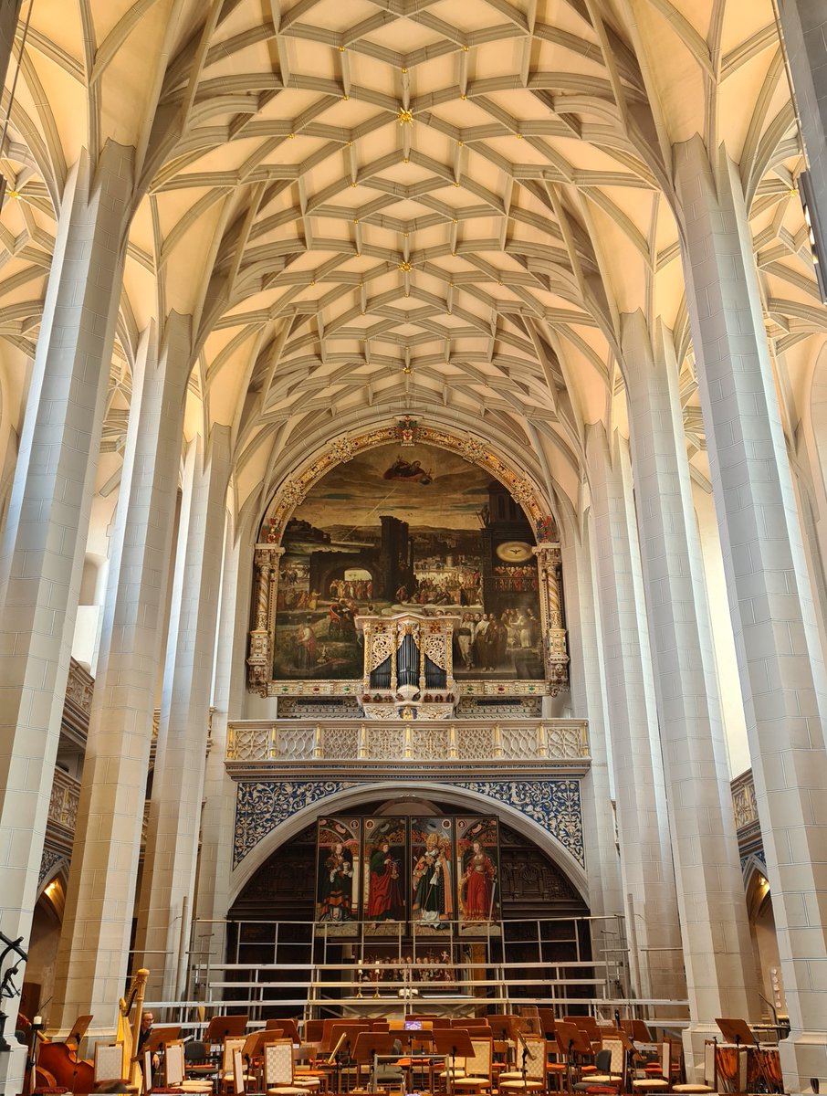Opernjunkie's tweet image. "Hosanna in excelsis."

Nach Jahren mal wieder in der wunderschönen Marktkirche in Halle...zum Schuljahresabschlusskonzert des über 900 Jahre alten Stadtsingechores zu Halle, mit Werken von #JohnRutter und Felix #Mendelssohn Bartholdy 🎶