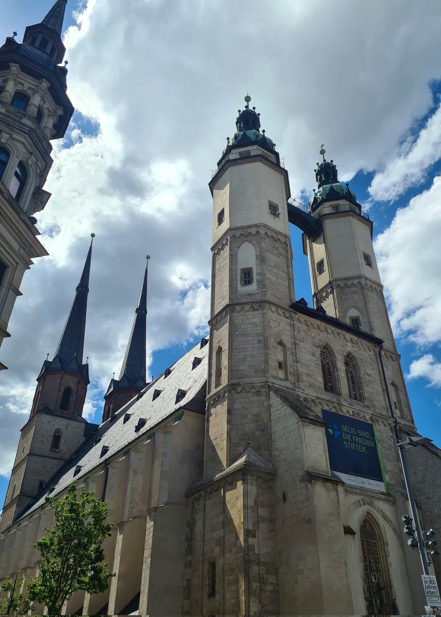 Opernjunkie's tweet image. "Hosanna in excelsis."

Nach Jahren mal wieder in der wunderschönen Marktkirche in Halle...zum Schuljahresabschlusskonzert des über 900 Jahre alten Stadtsingechores zu Halle, mit Werken von #JohnRutter und Felix #Mendelssohn Bartholdy 🎶