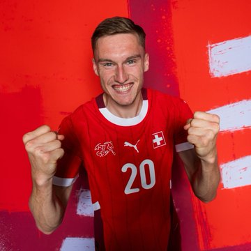 futboltherapist's tweet photo. Le #TeamAFF désormais sur la carte de l'Europe. D'Heitenried à Cologne, quel parcours incroyable.
Glückwunsch, Michel ! 🇨🇭🥹
(Et merci à Thiago Motta pour les travaux, voilà le genre de performance que peut sortir notre petit quand tu le laisse biberonner à un jeu de la sorte). https://t.co/JI0AxbXykP