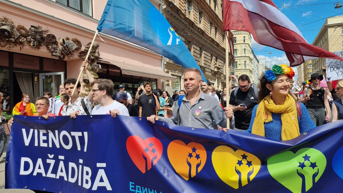 KrievuBalss's tweet image. ❤️🧡💛💚💙💜

Šodien jau trešo reizi piedalāmies ar savu grupu @RigaPride gājienā! Mēs iestājamies par brīvību, iekļaujošu sabiedrību un vienotību dažādībā! 🌈