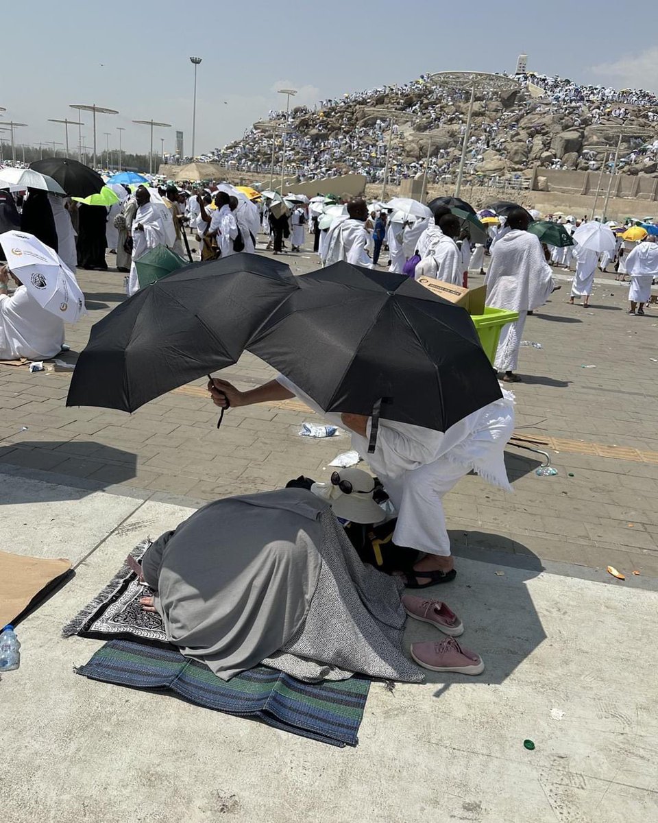 hageeer_saeed's tweet photo. في نفس المشهد كانت وصية رسول الله:

"أيُّها الناس: اتقوا الله في النساء، 
اتقوا الله في النساء، أوصيكُم بالنساء خيراً" https://t.co/aTE3kKAhD4