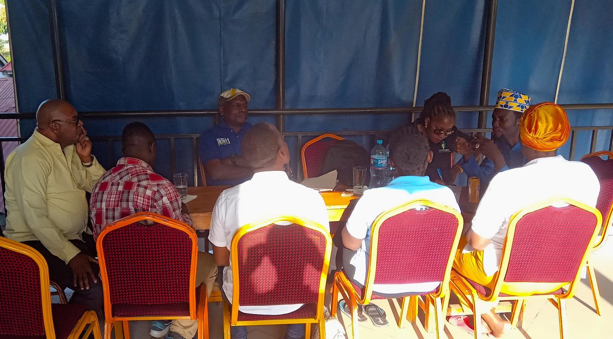 TanzaniaYetu___'s tweet photo. 🗓️ 14 JUNI, 2024

📍Mwanza

Tarehe 14 Juni, 2024, Mratibu wa TK Movement Mkoa wa Mwanza Ndg. Abdulrahman Kange ameongoza Kikao cha Maandalizi kuelekea Uzinduzi wa TK Movement Mkoa wa Mwanza. https://t.co/46q2Ny6t1l