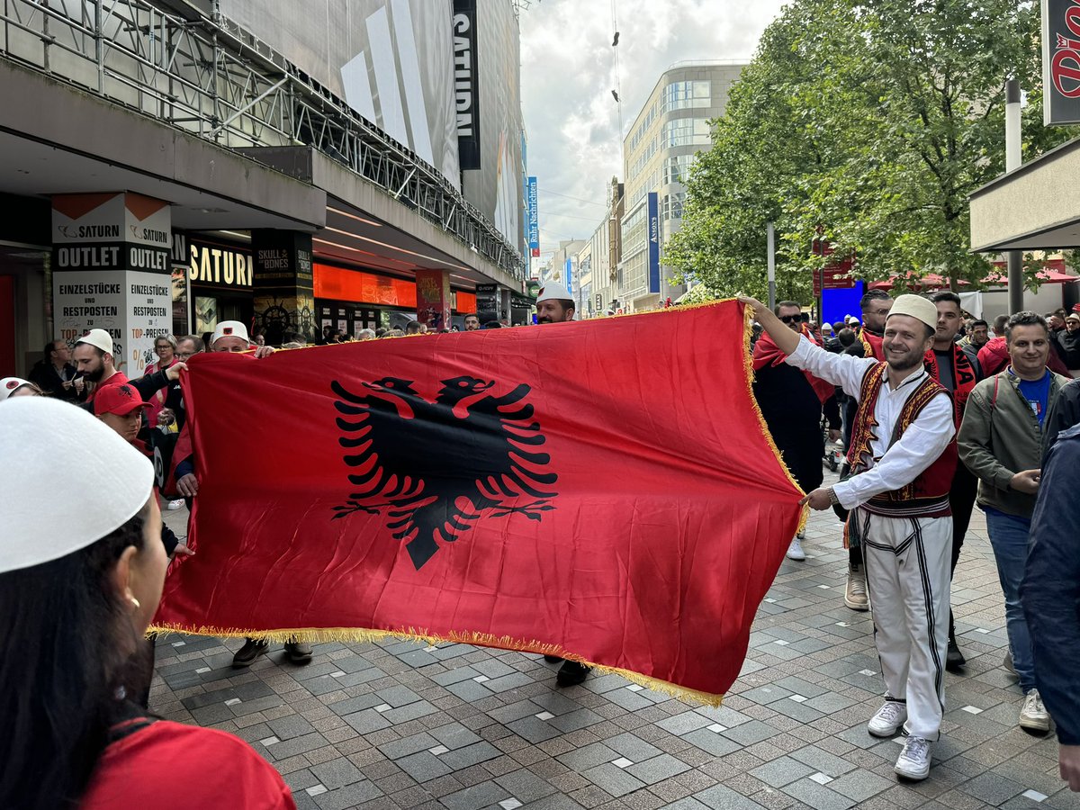 Emiljan01's tweet photo. Ky është flamuri më i bukur në botë. 🇦🇱❤️👐 https://t.co/eXyrmX1Tal