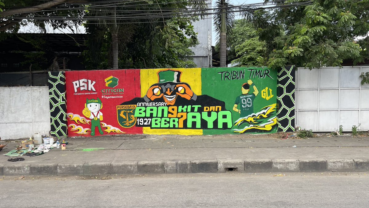psbysmpkkiamat's tweet photo. BAN9KIT BER7AYA #eventmural
π Jl Kedung Cowek ( Setelah SMPN 15 sesudah Jembatan Penyebrang ) https://t.co/8dwvRDdaHX