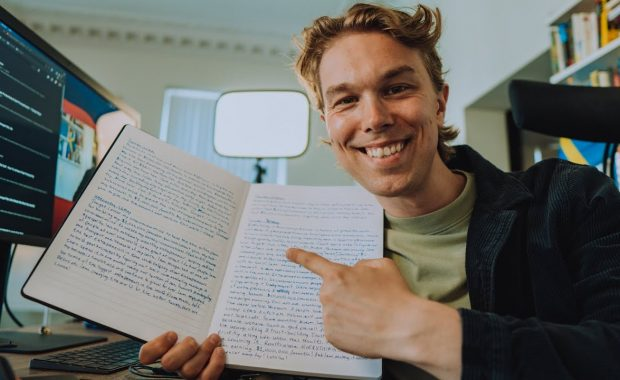 IAmAndrewKirby's tweet photo. This is Max Perzon. 

One of the most successful community builders of all time.

He made $655,104 last year (with a free course) 

Here are 9 of his best insights on making money as a beginner: https://t.co/DVnQ6Ic7JJ