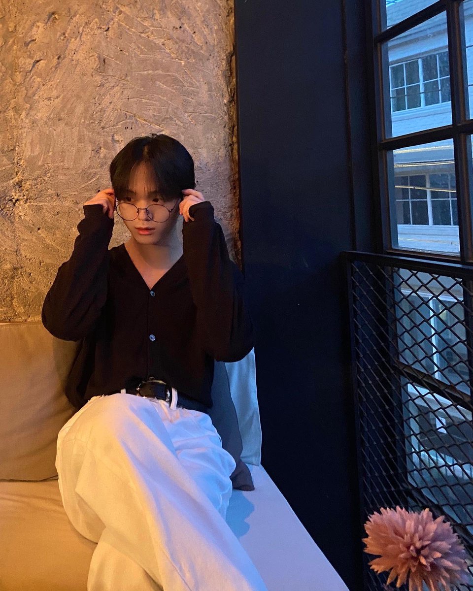 [#주영]
오늘 너무 재미있었어요!! 
내일은 오늘 느낌과 다른 분위기에 옷이니 기대 많이 하시라~!! (힌트!! 검은색~🖤)
#엔카이브 #NCHIVE
#JUYOUNG