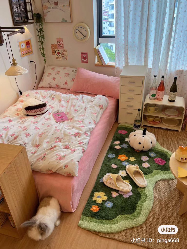 piinkifairy's tweet photo. cozy pretty room https://t.co/bFRNaHx40q