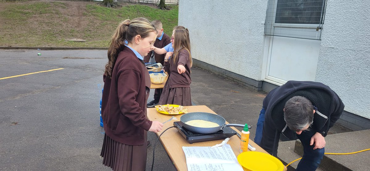 lfbriody's tweet photo. P5 catch up.  @StBlanesGCC P5s making pancakes.  So much connected learning and of course teamwork! https://t.co/hEgC66ciOv
