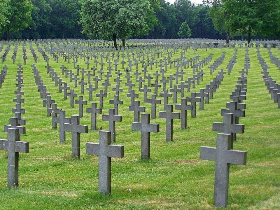 Deichi58's tweet photo. @MissEve0109 Leider schaffen es in der heutigen Zeit nicht alle Männer mehr auf deine Wartebank 
Entweder  sind sie im Knast
Oder im Krieg gefallen https://t.co/sVR7yRL666