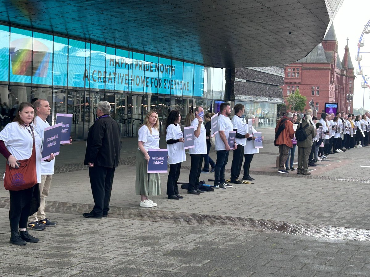 The combined forces of chorus and orchestra this evening @thecentre helping get the message out about 35% Arts Council England and Wales cuts to the Welsh National Opera budgets. Members of <a href="/WeAreTheMU/">Musicians' Union</a> and <a href="/EquityUK/">Equity</a> taking the lead.