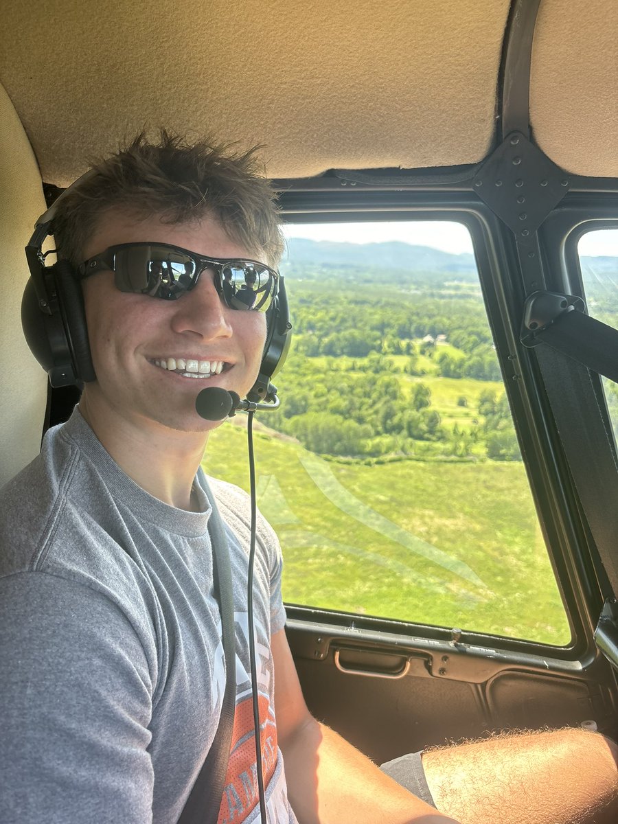 Bonisjonas's tweet photo. on helicopter, accidentally drank all the beer in vt. flying to saratoga to clean them out. #drinkingtn #mommymoney #theman #intheclouds https://t.co/OHHa8uvobK