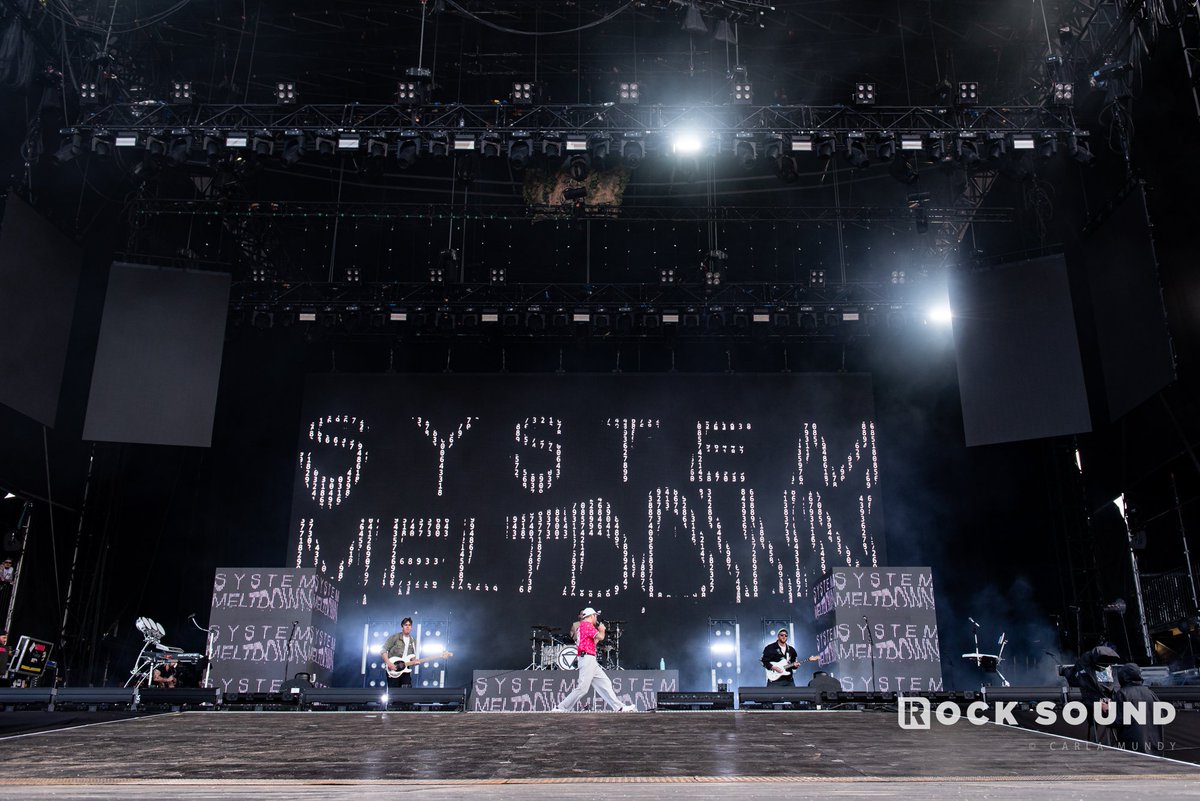 Rock Sound tweet media