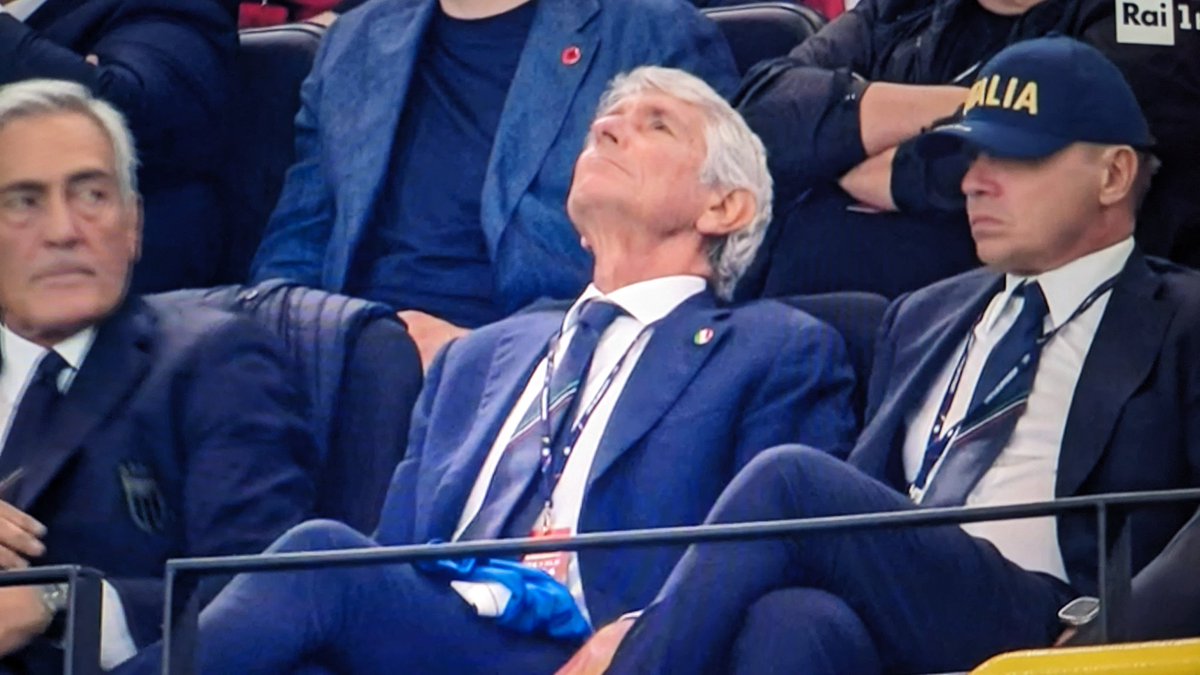 carlo_canepa's tweet photo. Il ministro Lollobrigida in tribuna, cosplayer di Beppe Iachini. #ItaliaAlbania https://t.co/a6UIk7iQhI