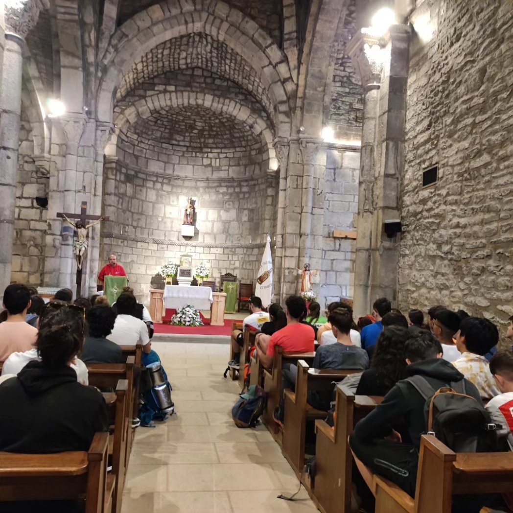 Hoy ha sido la salida de preparación del Camino. Eguraldi ederra izan dugu eta primeran egon gara.
Ya empieza la cuenta atrás para una experiencia única e inolvidable. 😊😊😊