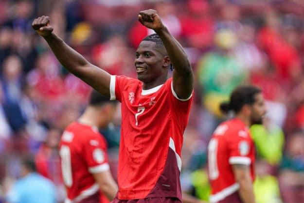 InfoSchweiz's tweet image. Die wahren #Eidgenossen haben #Ungarn besiegt! 💥 🎉 Die #SVP kann vor Wut schäumen, weiter hetzen und spalten, doch unsere multikulturelle Mannschaft zeigt, was echte Schweizer Werte sind 🥇🇨🇭