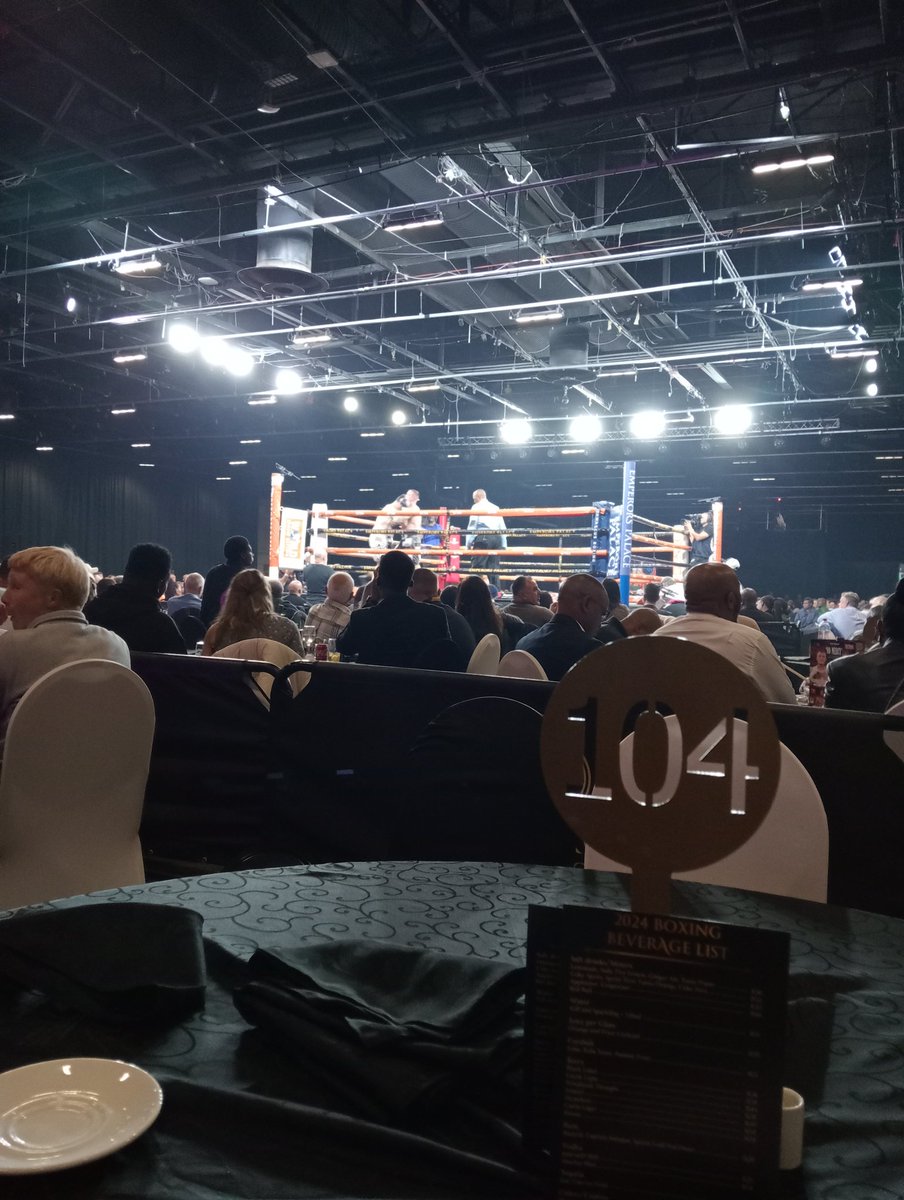 #boxing #nomercy #heavyweights  <a href="/droeksonboxing/">Droeks Malan</a> <a href="/TravMufcMad/">Travis Mufc</a>