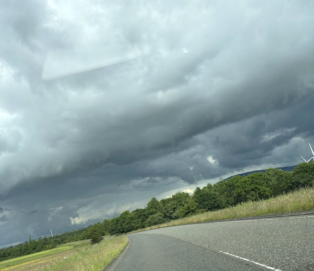 pauline44's tweet image. Playing chicken with the rain ☔️

#summer #convertiblelife #tapsaff #fife