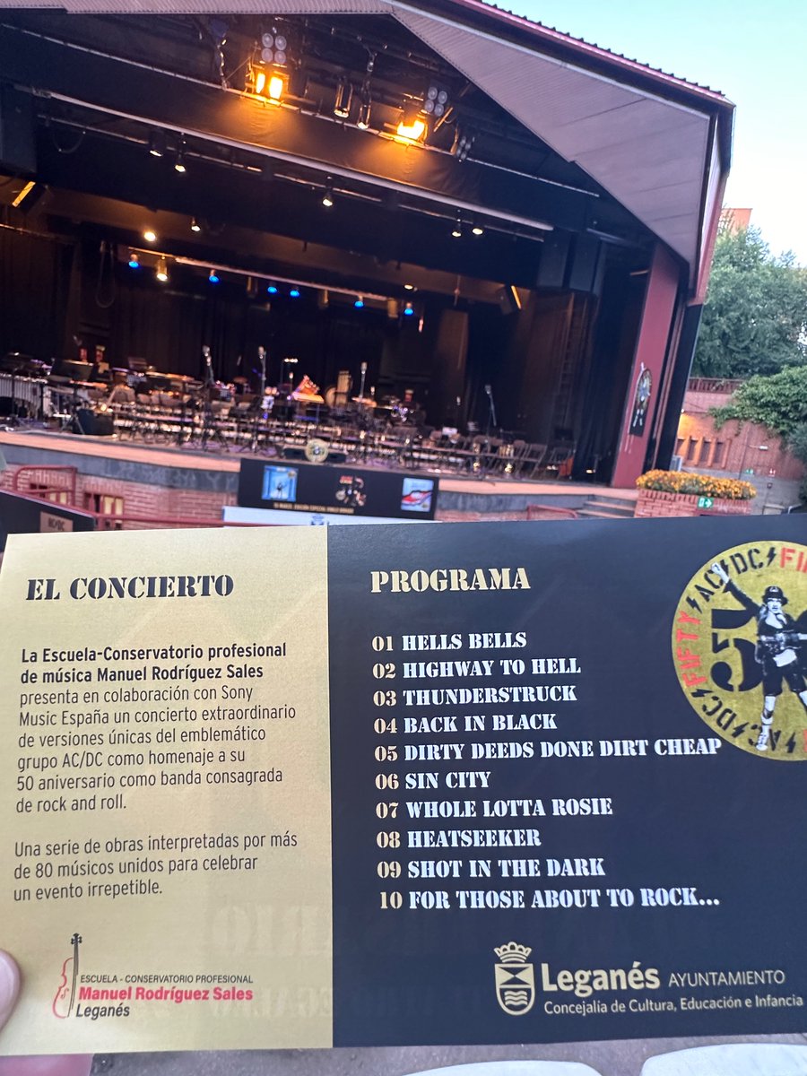 CarlosULEG's tweet photo. A punto de arrancar un eventazo en el Egaleo de Leganés. Un homenaje a la legendaria banda AC/DC de manos de la Escuela Conservatorio Manuel Rodríguez Sales. Esta ciudad cada día mola más. Es un hecho ;-) https://t.co/sACHzWhVYs