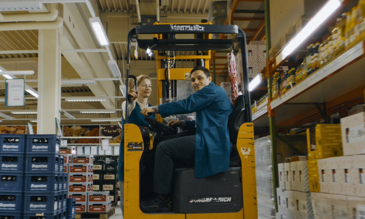 #SandraHüller and #FranzRogowski in Thomas Stuber’s IN THE AISLES. Time to rediscover a whole new and mysterious world between the aisles of a wholesale market, just ahead your
pre-Sunday grocery shopping… 

#gemsinourlineup #highlights #Intheaisles