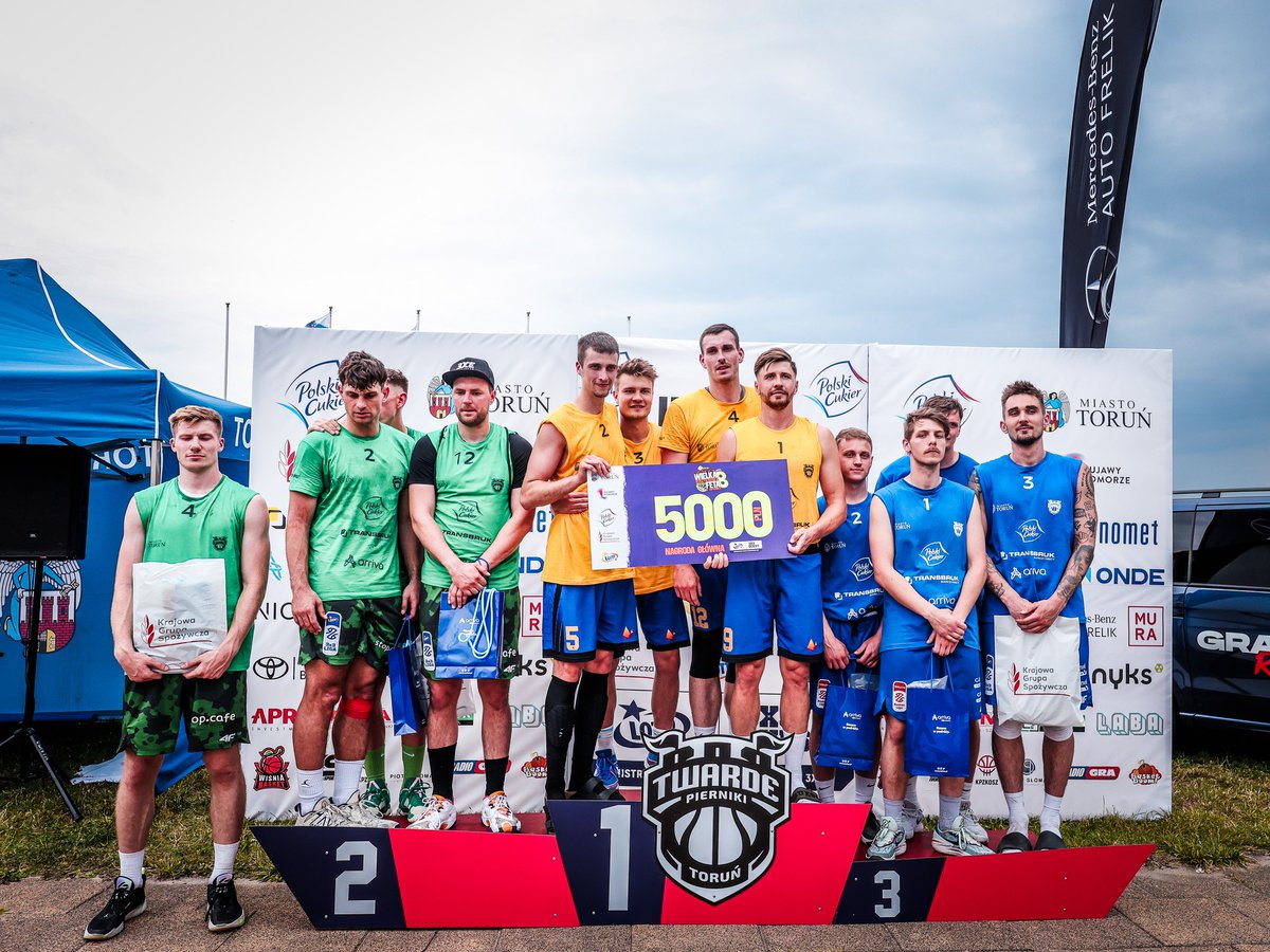 Pierwszy dzień Wielkiej Koszykarskiej Fety u Kopernika vol 8 za nami 😍 Rano Wiśnia Basket Meeting, natomiast popołudniu eliminacja Mistrzostw Polski w koszykówce 3X3 -  Lotto 3X3 Quest 📷 #LubięTuGrać
Oto kolejność na podium ⤵️
🥇 Isetia SK Store
🥈Legia Lotto 3X3
🥉Anwil 3X3