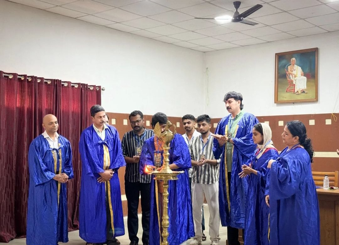 Rithin__R's tweet image. Very excited and happy to see cheerful faces. Kudos to the mind in which the idea of Convocation ceremony of zgc was born. Kudos and kudos to AWAAZ students union -  the brand of excellence in student union work