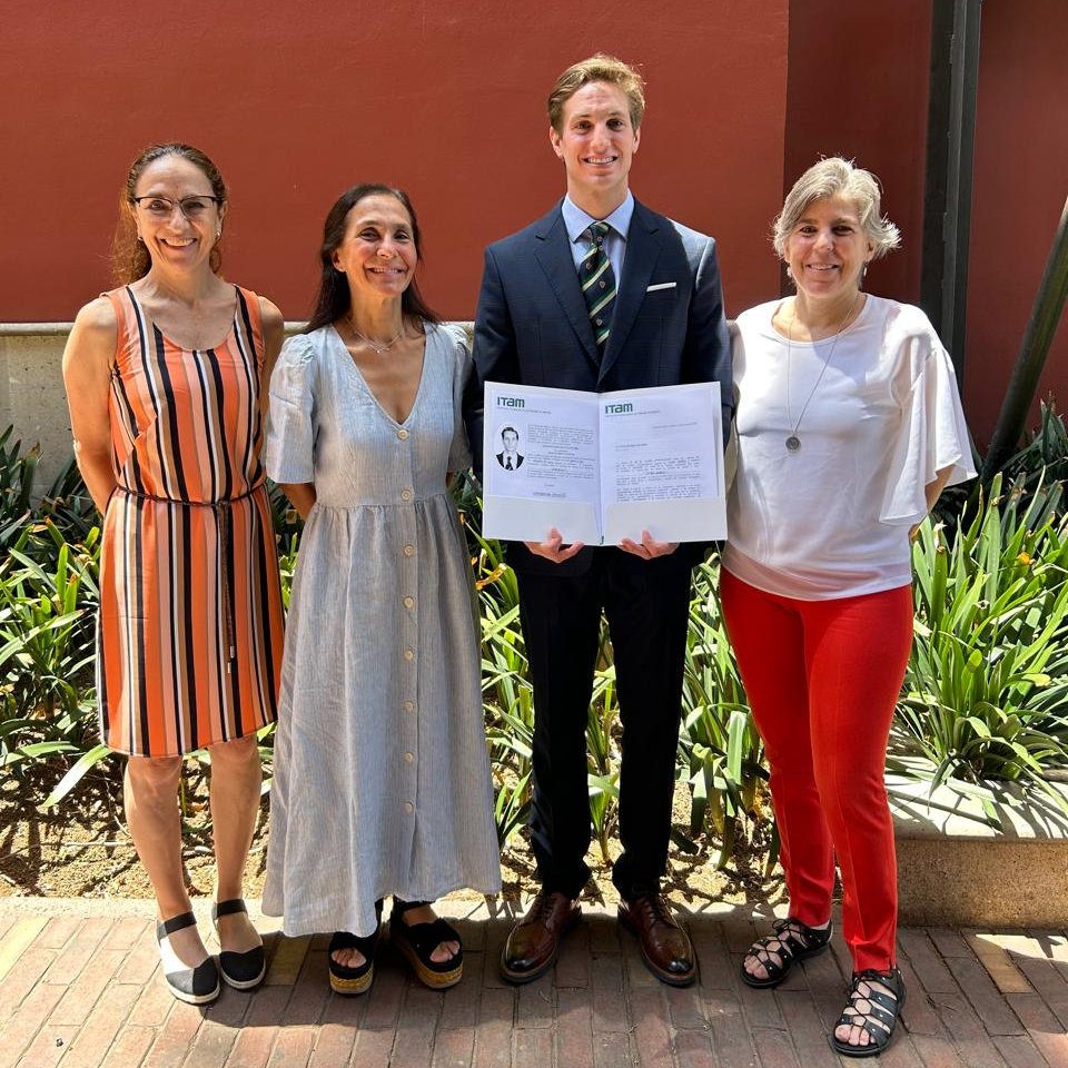 Felicitamos a Alek Segura Escobar quien obtuvo su título de licenciado en economía con el trabajo “El Seguro de Caución como Vehículo para la Comercialización de Productos Digitales Masivos en el Mercado Inmobiliario en México” ¡Te deseamos mucho éxito!
#OrgulloITAM