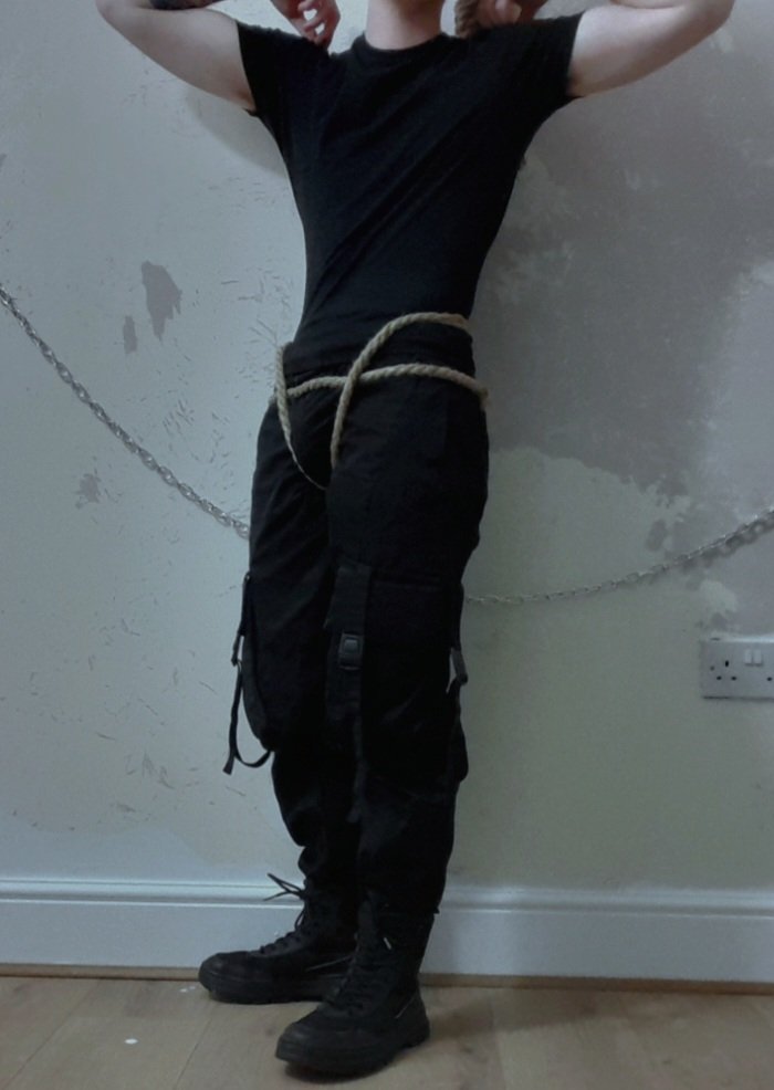 Venus_Vyne's tweet photo. quick stretch before a shoot 😉 
.
#tactical #maskedmen #twunk #twink #bondage #bodyharness #rope #lgbt https://t.co/74dCyq9Q7H