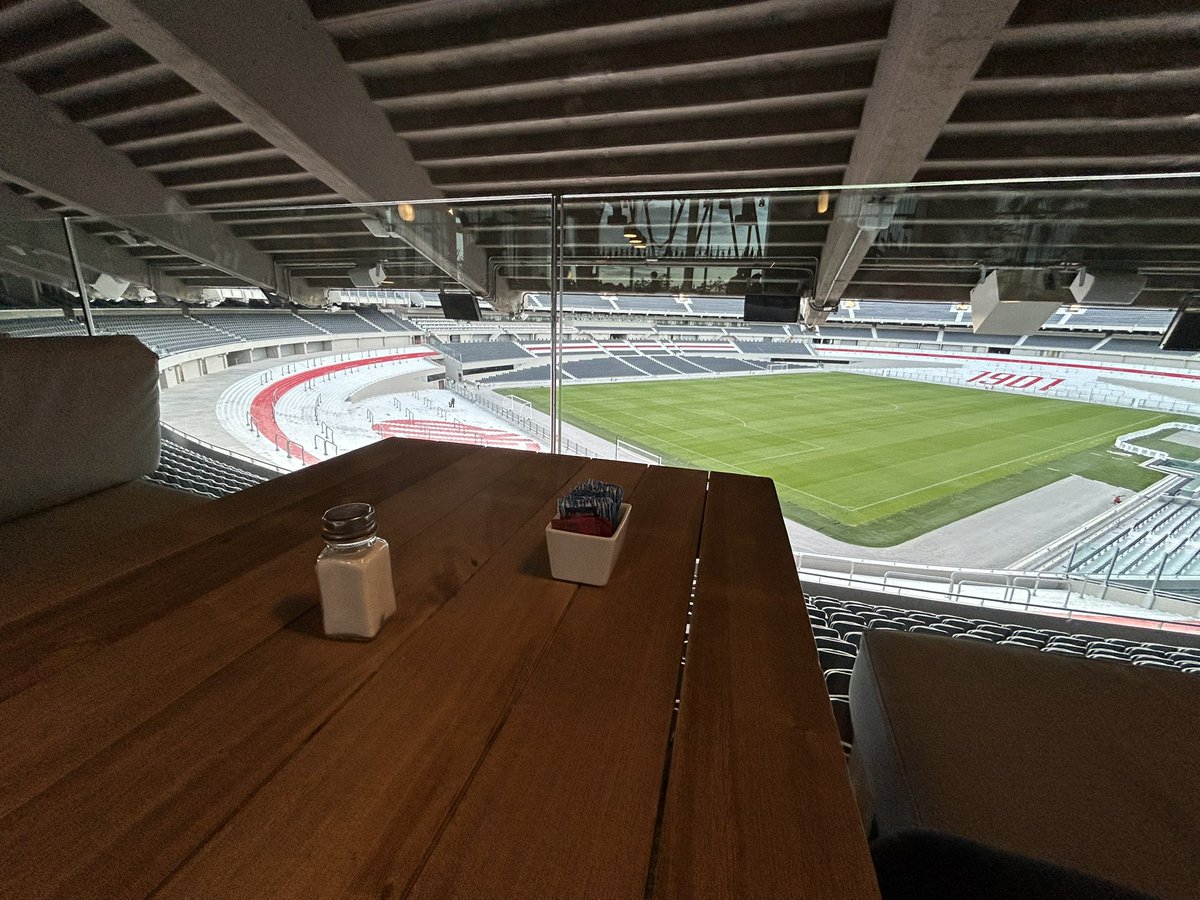 Vamos a merendar al Monumental?

-Enviar