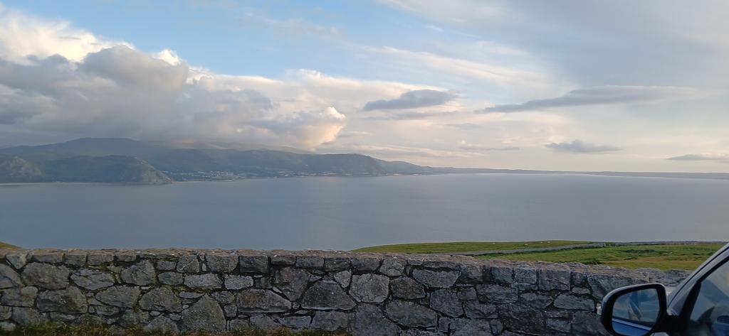 Treat bach heno "take away" ar dop yr Orme .  Hyfryd o le!