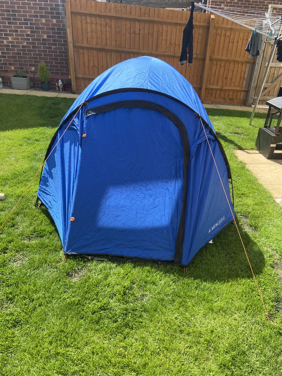 S22LVR's tweet image. This afternoon &amp;amp; Tonight … not sure about this 🤣🤦🏻‍♂️ 🌧️
#Britain
