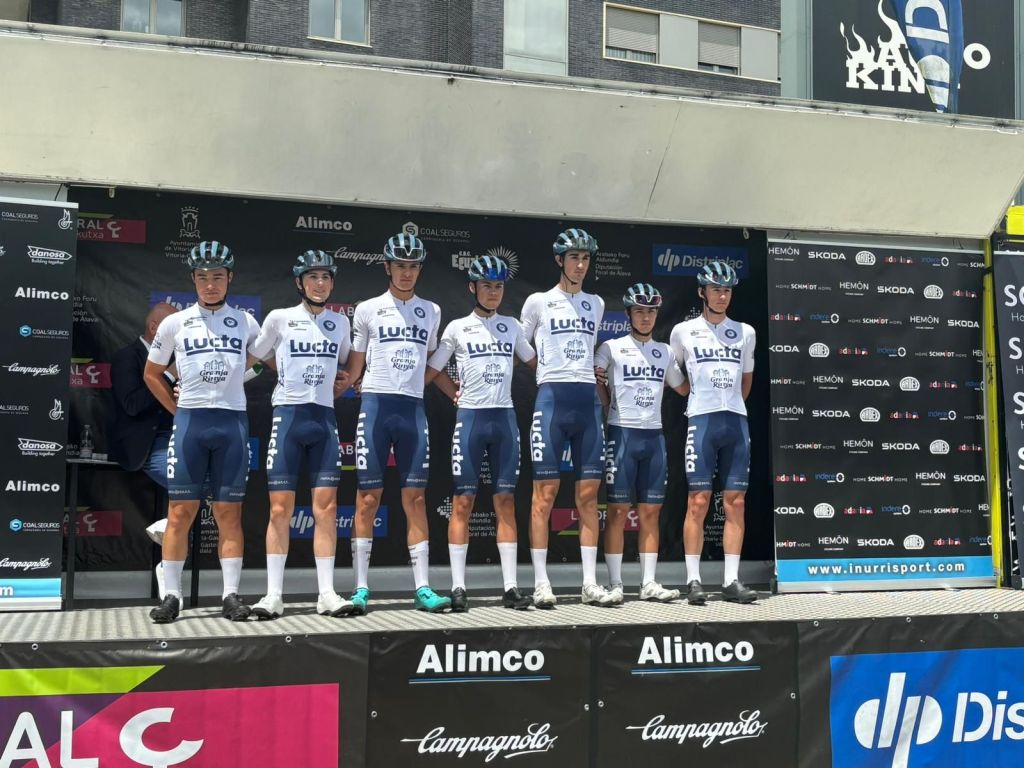 Julian Palomar Sanz (@palomarjulian) on Twitter photo #CopaEspañaJuniorCofidis | Adrià Pericas se impone en el sprint del grupo de favoritos para vencer en la #ClasicaArabaVitoriaGasteiz
<a href="/oscarortss_/">Óscar Orts</a>, muy combativo.
👉 <a href="/HodeiMunoz/">Hodei Munoz</a> se mantiene como líder de la Copa de España Júnior <a href="/ciclistacofidis/">Cofidis Likes Ciclismo</a>
alicanteconelplatogrande.com/2024/06/15/adr… #CopaEspañaJuniorCofidis | Adrià Pericas se impone en el sprint del grupo de favoritos para vencer en la #ClasicaArabaVitoriaGasteiz
<a href="/oscarortss_/">Óscar Orts</a>, muy combativo.
👉 <a href="/HodeiMunoz/">Hodei Munoz</a> se mantiene como líder de la Copa de España Júnior <a href="/ciclistacofidis/">Cofidis Likes Ciclismo</a>
alicanteconelplatogrande.com/2024/06/15/adr…