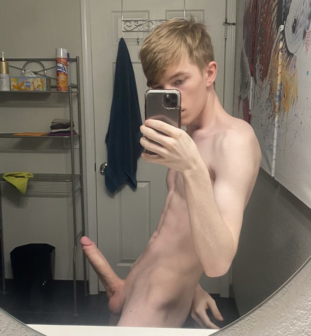 It isn’t going to suck itself 😜 https://t.co/3WYbGmmHhH