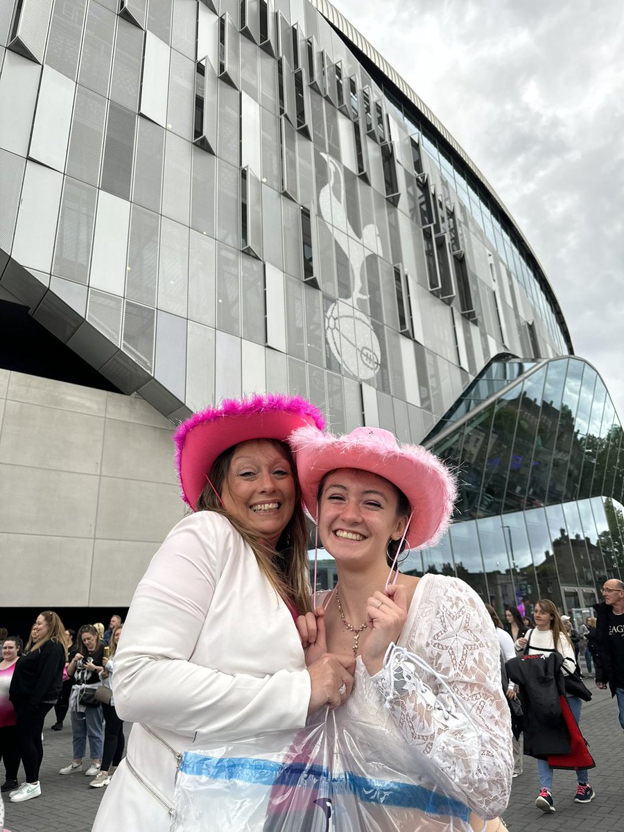 SpursStadium's tweet photo. Let the #SummerCarnival begin 💕 https://t.co/EcR2wKlqwh