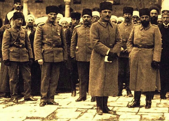 turukus's tweet photo. "Milliyetçi ve tehlikeli." 

| İngiliz İstihbaratı https://t.co/huCFmsYute