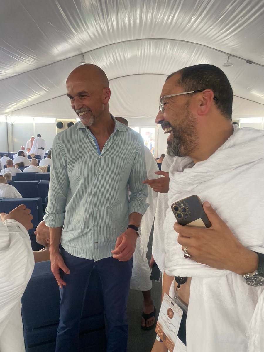 NEHAD___M's tweet image. Déplacement sur le mont Arafat à la rencontre de nos compatriotes venus nombreux pour accomplir le rituel du Hadj. Ravi de constater l’organisation parfaite  ainsi que la satisfaction de nos ressortissants. Mes remerciements aux autorités 🇸🇦. 
#hadj