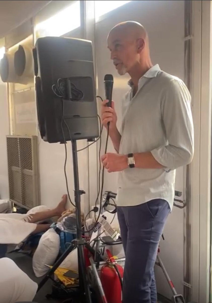 NEHAD___M's tweet image. Déplacement sur le mont Arafat à la rencontre de nos compatriotes venus nombreux pour accomplir le rituel du Hadj. Ravi de constater l’organisation parfaite  ainsi que la satisfaction de nos ressortissants. Mes remerciements aux autorités 🇸🇦. 
#hadj