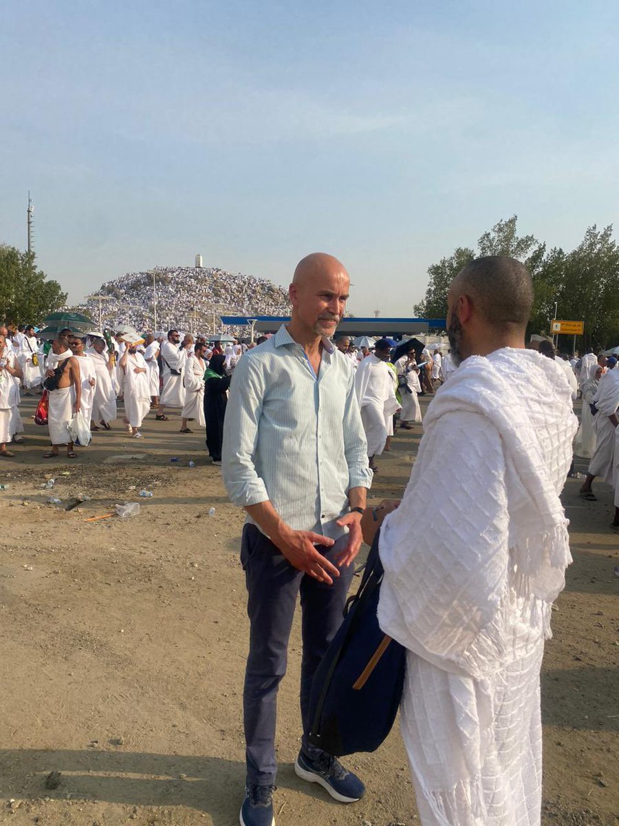 NEHAD___M's tweet image. Déplacement sur le mont Arafat à la rencontre de nos compatriotes venus nombreux pour accomplir le rituel du Hadj. Ravi de constater l’organisation parfaite  ainsi que la satisfaction de nos ressortissants. Mes remerciements aux autorités 🇸🇦. 
#hadj