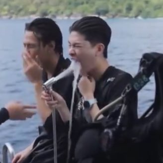 alwaysjhy's tweet photo. แต่ละมื้อแต่ละวัน จบรายการปุ้บภาพลักษณ์ไทยมันจะเหลือมั้ยน้อ หนูเปนคนดังนะลูกก555555

#บัสซิ่งไทยแลนด์EP1
#THAIchayanon https://t.co/5SOPPGTfOx