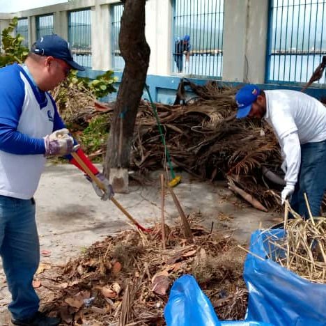 #15Jun 🗞️Un total de 200mt de costa y 30mt de agua (orilla de playa) fueron saneados por 50 trabajadoras y trabajadores voluntarios de la <a href="/CapiPuertoSucre/">Capitanía de Puerto de Puerto Sucre</a> en playa Acapulco. 

Se recolectaron 59 bolsas de 40kg c/u con desechos sólidos y orgánicos.