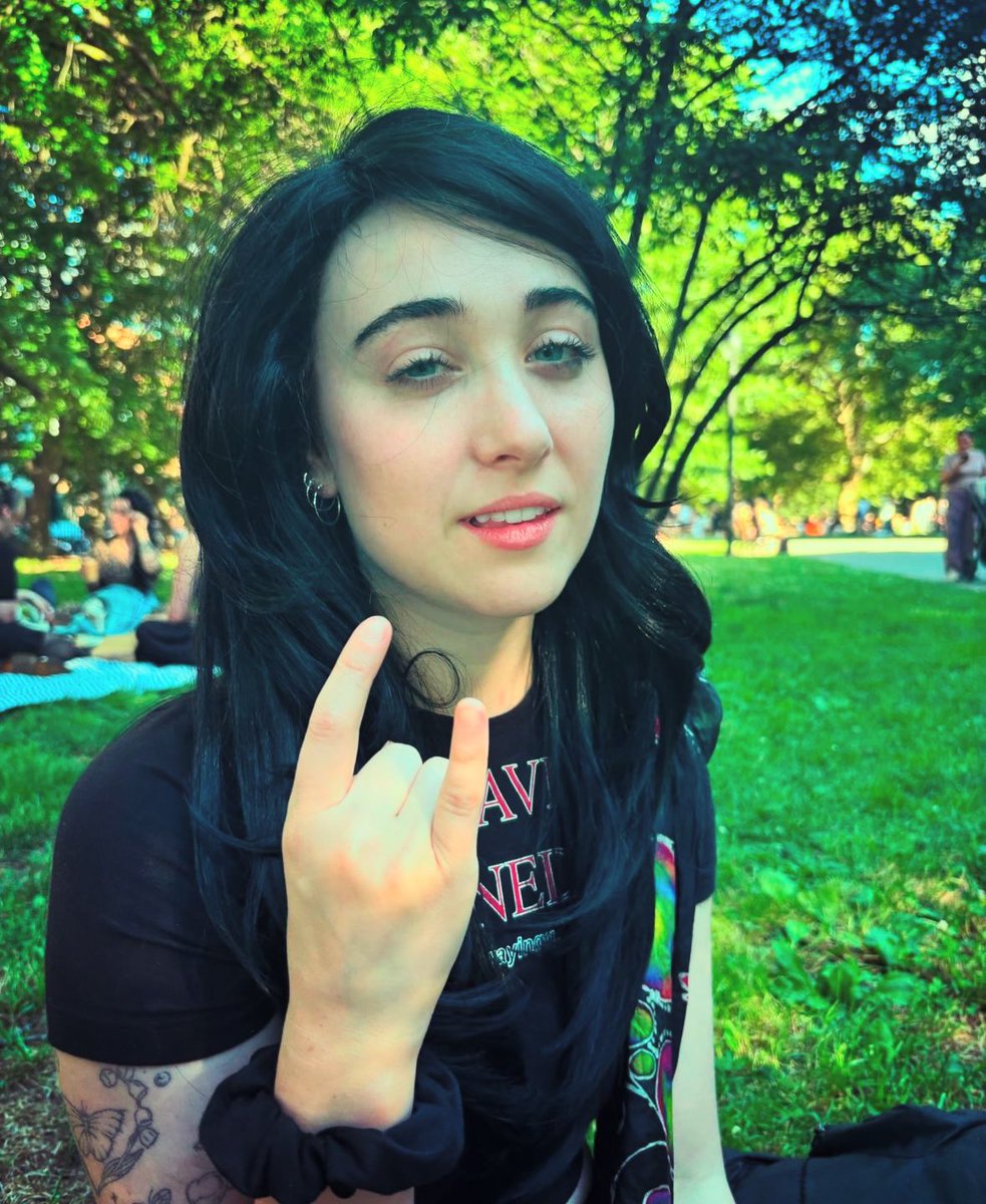 glusong's tweet image. save me emo chappell roan