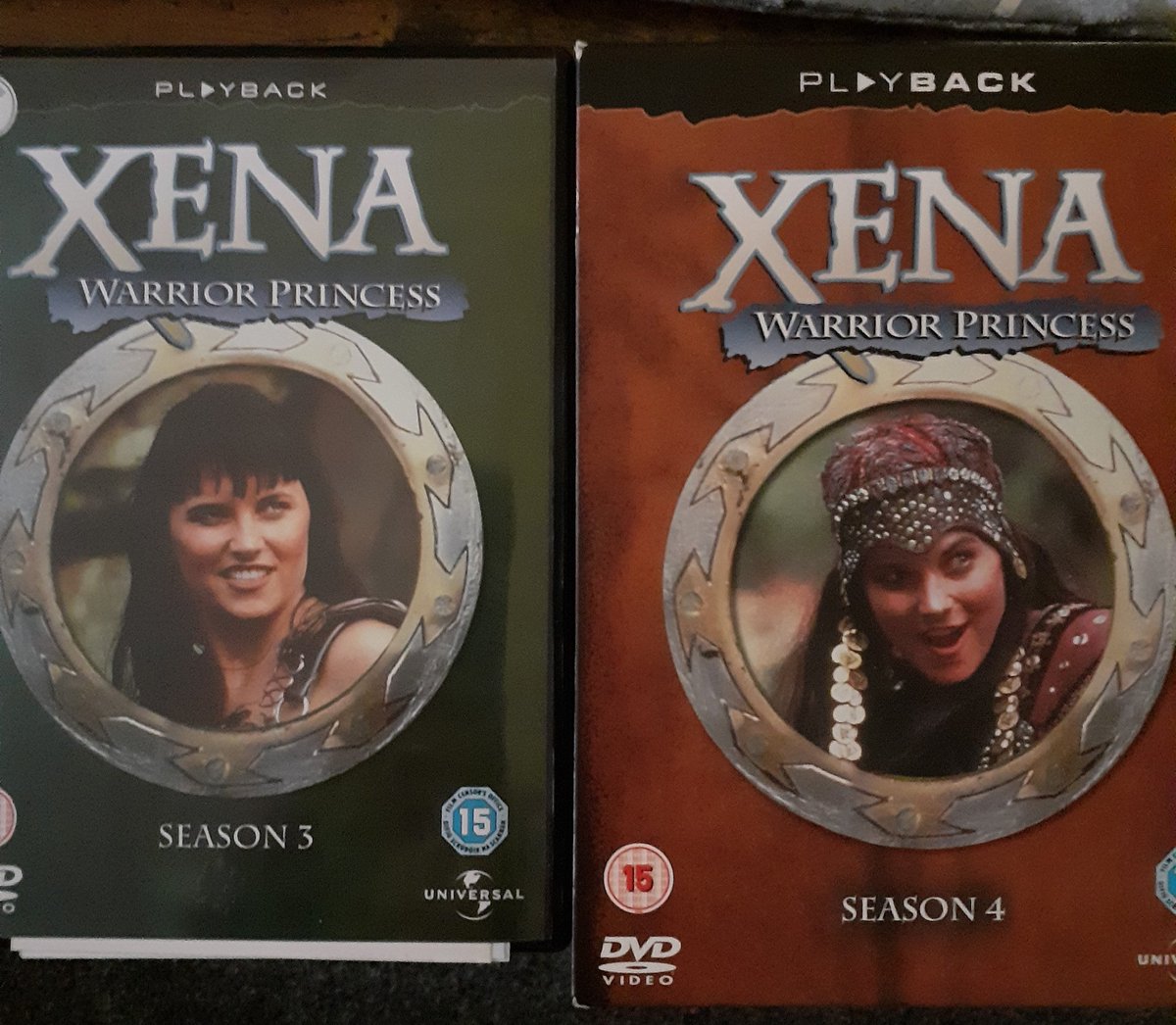 OmaghDeery's tweet photo. Got to be done... #xena binge is on...just back from #midlandscomiccon #telford #lucylawless @RealLucyLawless 😀🥰😉👏🤩❤ https://t.co/F0lPWBhVCY