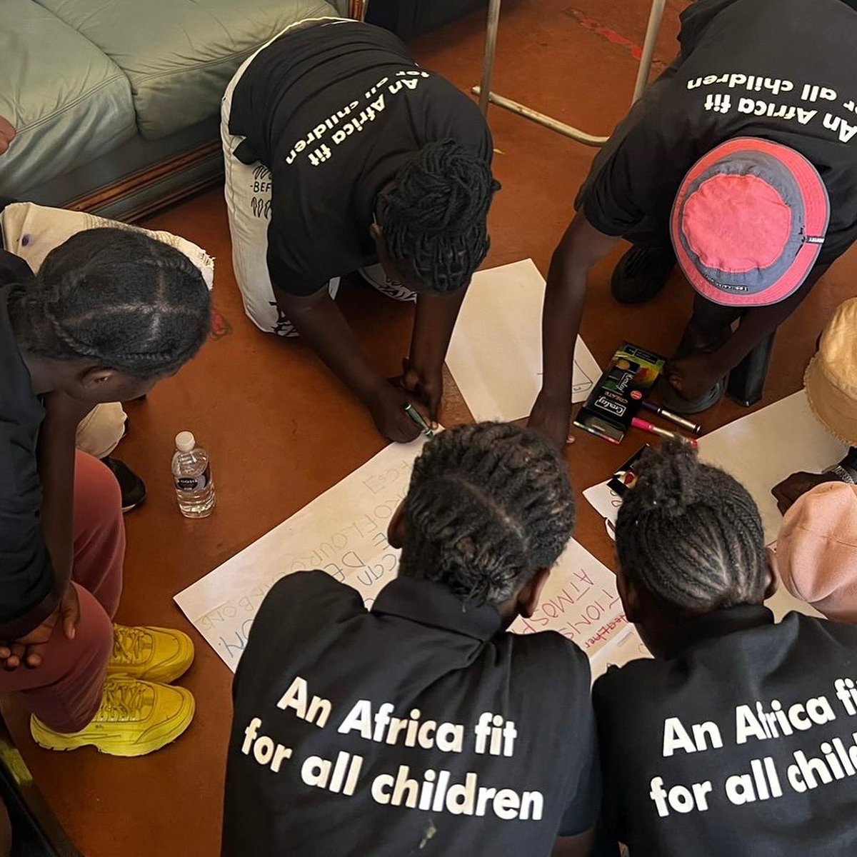 SaveChildrenSA's tweet image. Empower the next generation!

While celebrating the Day of the African Child, we compel @TheDBE to turn words into action! Together, we can bridge the digital divide &amp;amp; harness the power of digital learning to empower the next generation! #EveryLastChild #YouthDay #EqualEducation