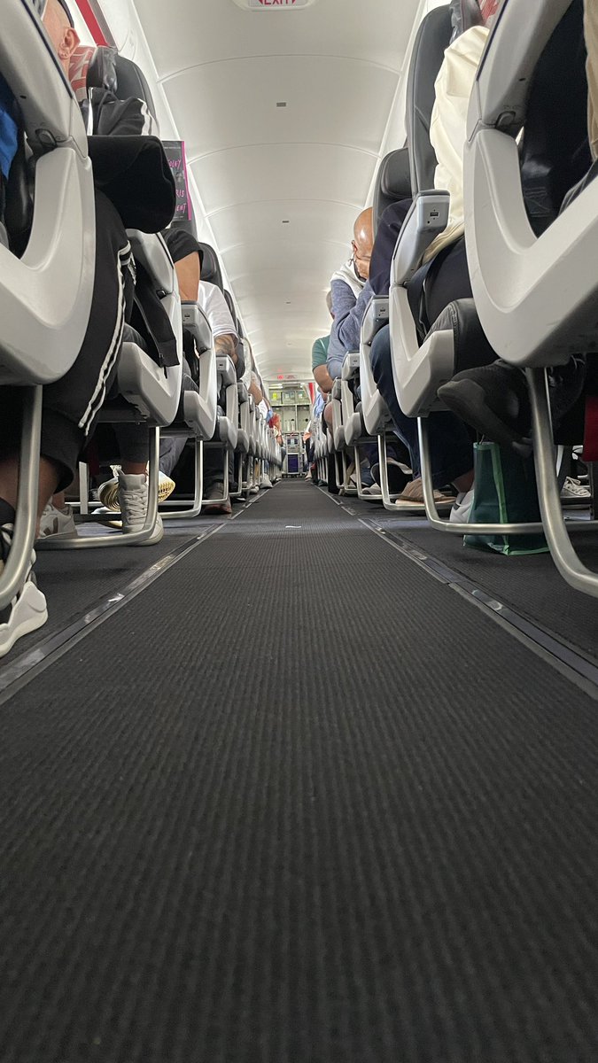 h2okapi's tweet image. #AF1230 trop bien à bord. Merci les #PNC @airfrance