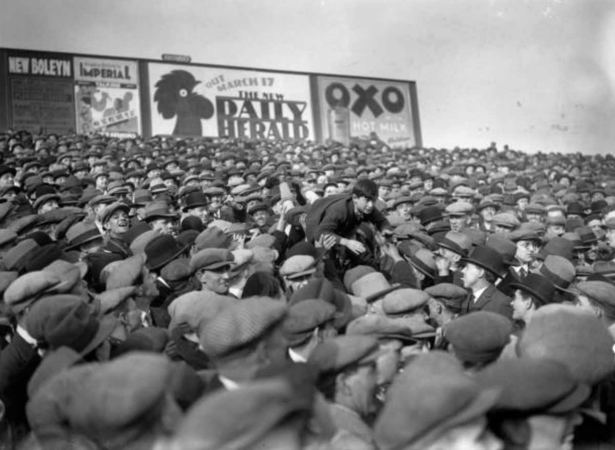 CanningTownLen's tweet photo. 'Don't drop the kids at West Ham!'
If concessions are cut, less kids will get to the game, and families will be replaced by tourists. Look out for each other, and stand against it. https://t.co/9B6N3cajGb